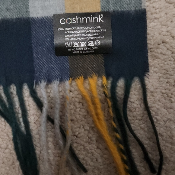 V. Fraas Cashmink scarf new in gift box - Picture 3 of 6